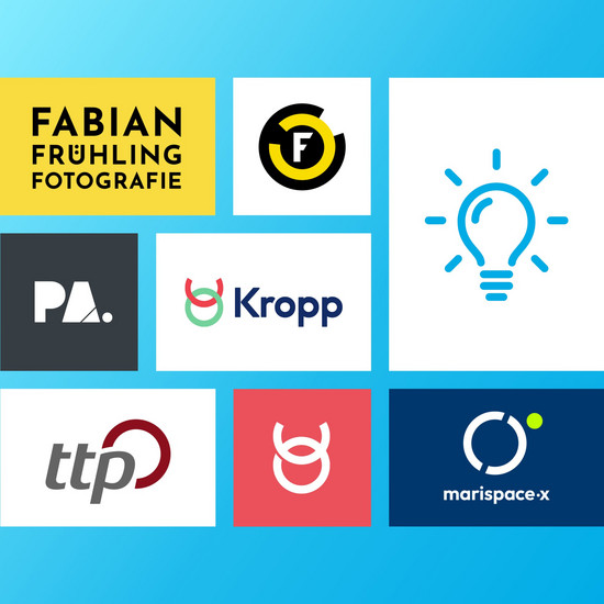 Funktioniert mein Logo auch digital? Blaue Kachel mit verschiedenen Firmenlogos