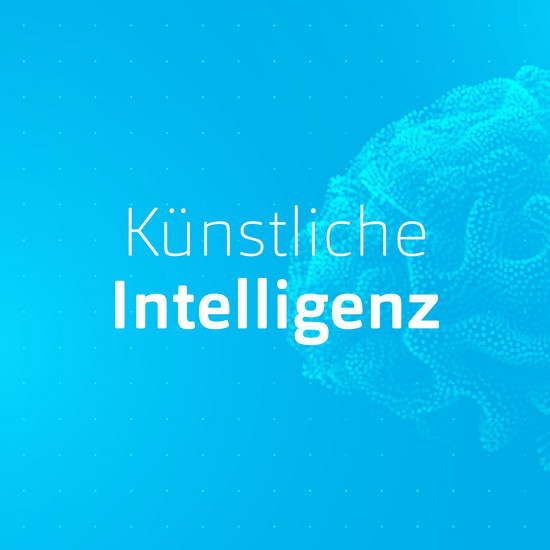 Blaue Hintergrundkachel mit Gehirn und Text Künstliche Intelligenz