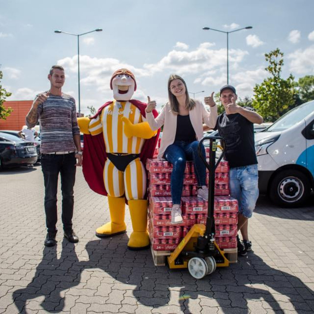 hochzwei_weightwinners_teaser_01.jpg Drei Gewinner des Scandipark Weight Winner Gewinnspiels posieren vor der Kamera