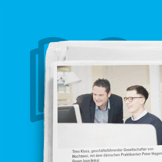 Ausschnitt eines Zeitungsartikels zeigt Timo Klass mit Mitarbeiter