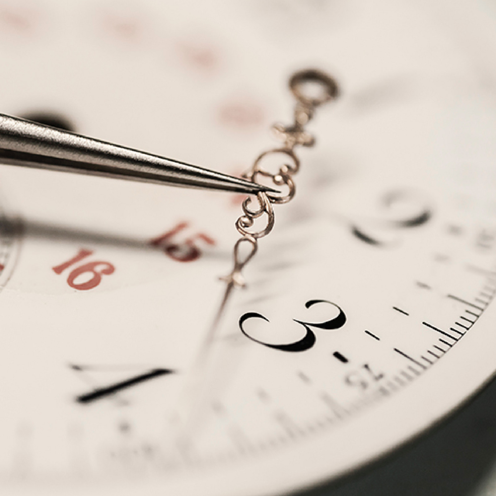 hochzwei_peju_teaser_08.jpg Nahaufnahme einer Handuhr