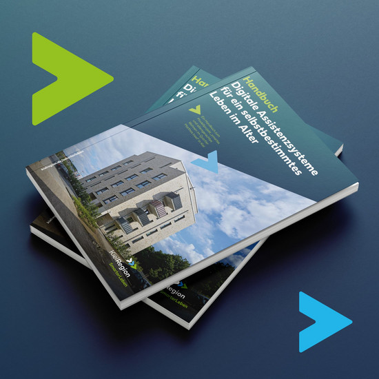 Handbücher für die KielRegion Foto von zwei der entworfenen Handbücher. Der Titel lautet Digitale Assistenzsysteme für ein selbstbestimmtes Leben im Alter.