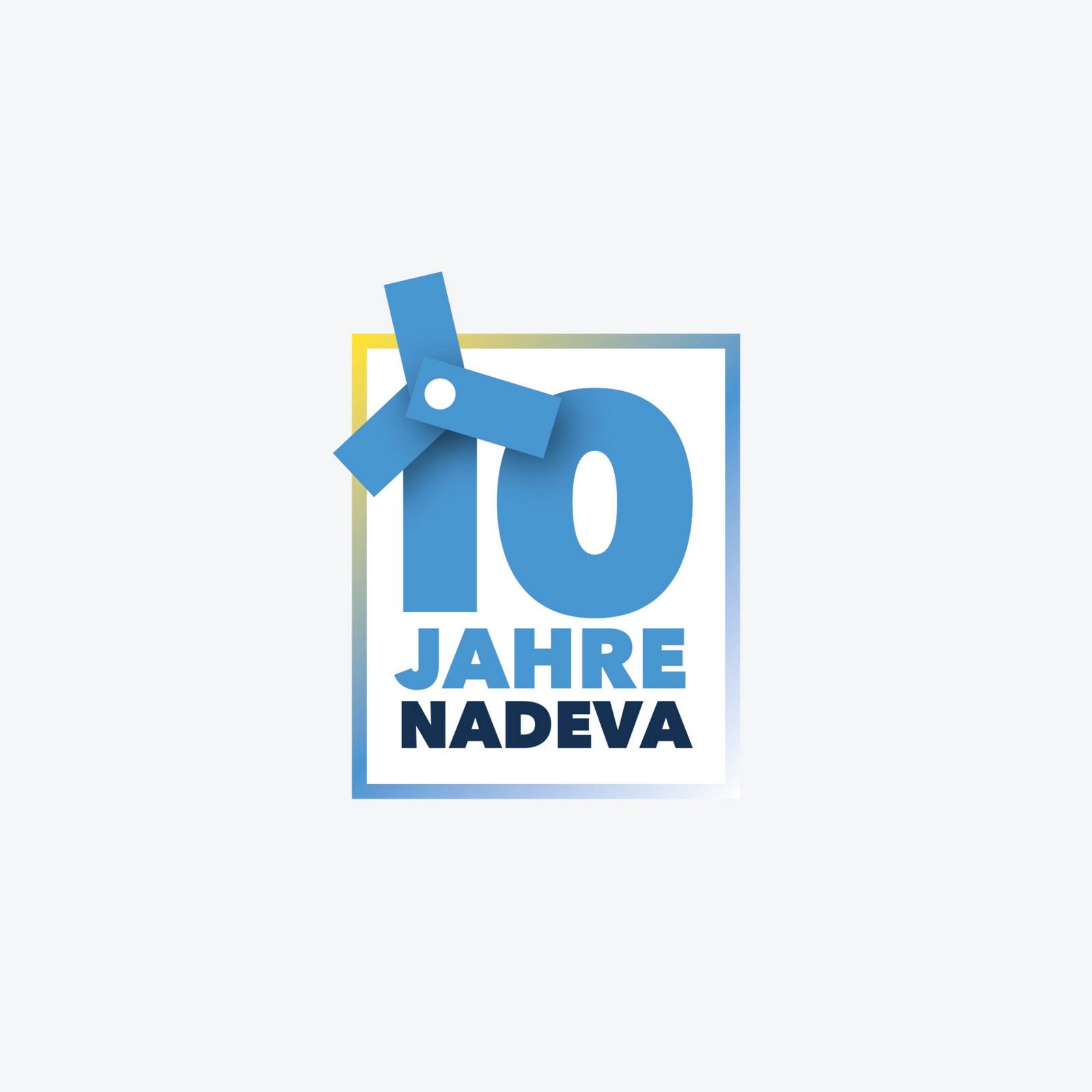 hochzwei_nade_teaser_05_hauptteaser.jpg 10 Jahre Nadeva Logo in blauer Schrift