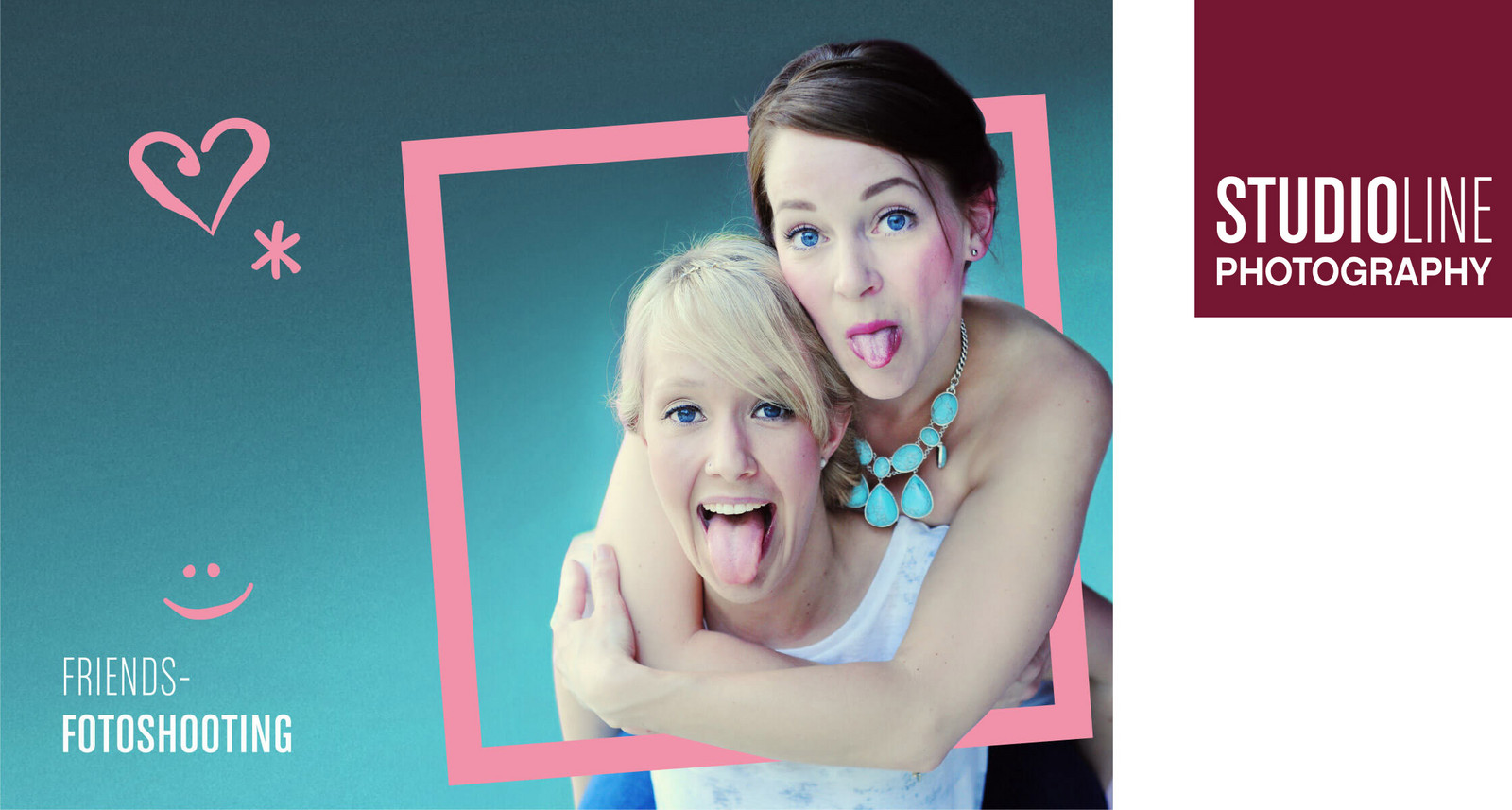 Eine blonde Frau streckt die Zunge raus