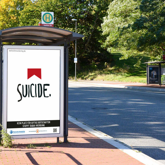 Mit Auszeichnung Werbung der DK an Bushaltestelle