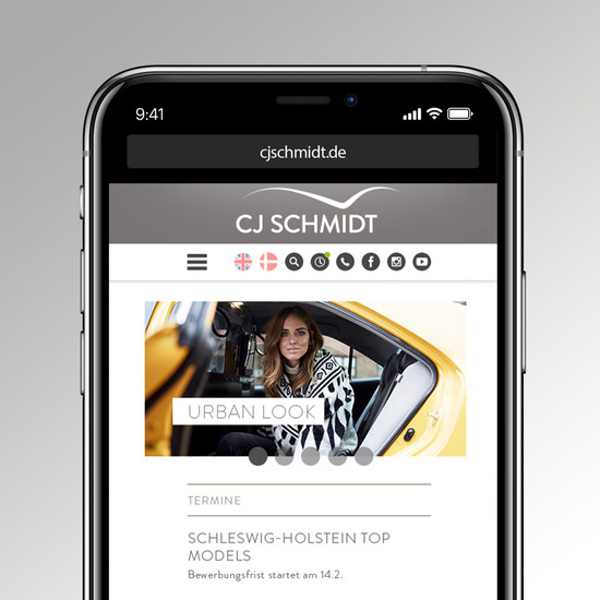 Umgezogen Oberer Teil eines Smartphones, das die mobile Seite von CJ Schmidt zeigt
