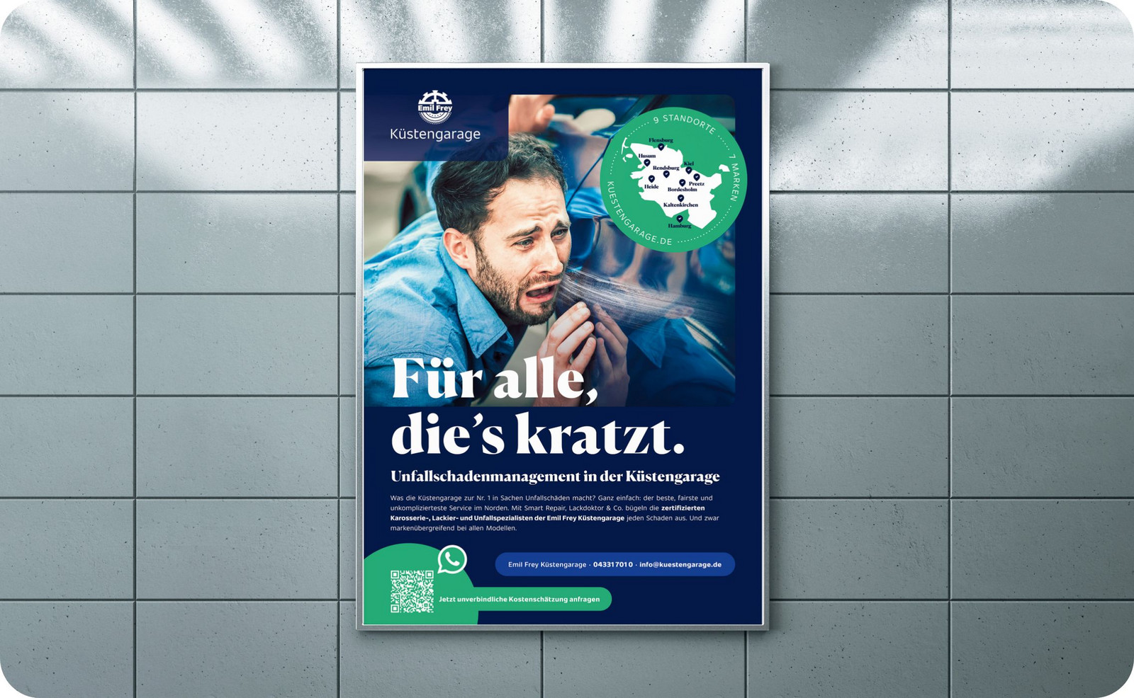 Ein Emil Frey Plakat an einer Wand.