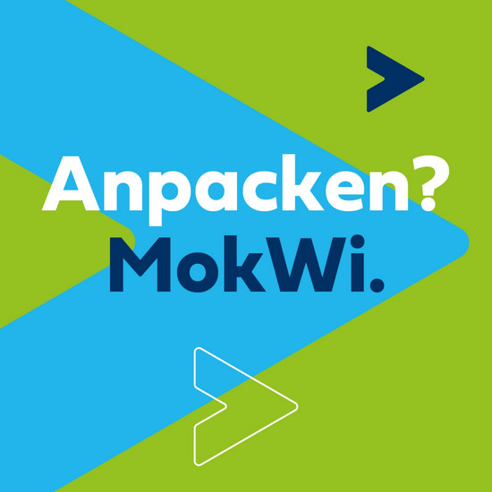 Hellgrüner Hintergrund mit einem hellblauen Pfeil und dem Schriftzug Anpacken? MokWi.