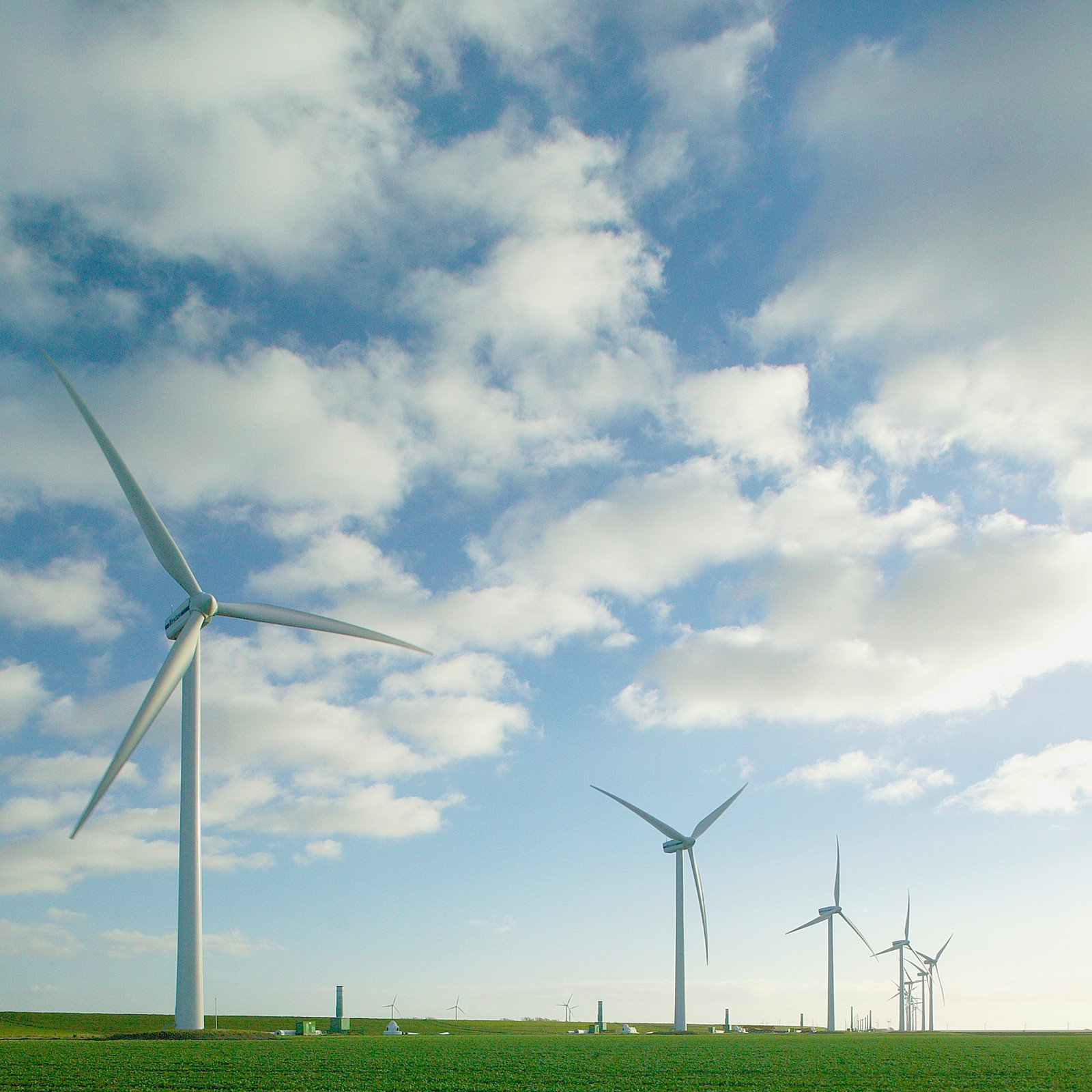 hochzwei_wkn_teaser_05.jpg Landschaft mir Windrädern