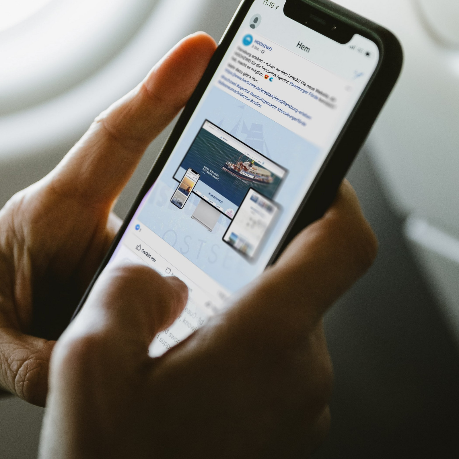 Smartphone mit geöffneten Bildschirm