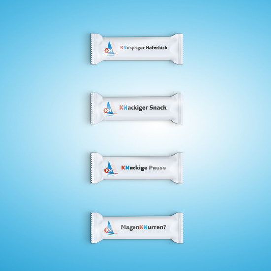 Vier weiße Nusssnacks mit KN Aufdruck