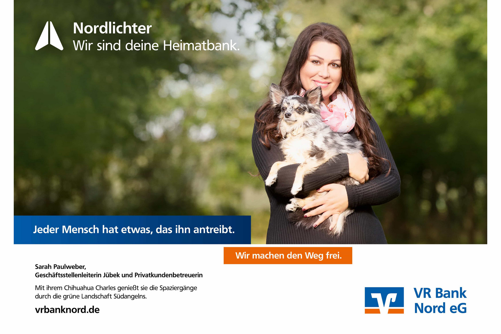 hochzwei_vrbank_teaser_gross_02.jpg Sarah Paulweber hält ihren Chihuahua im Arm