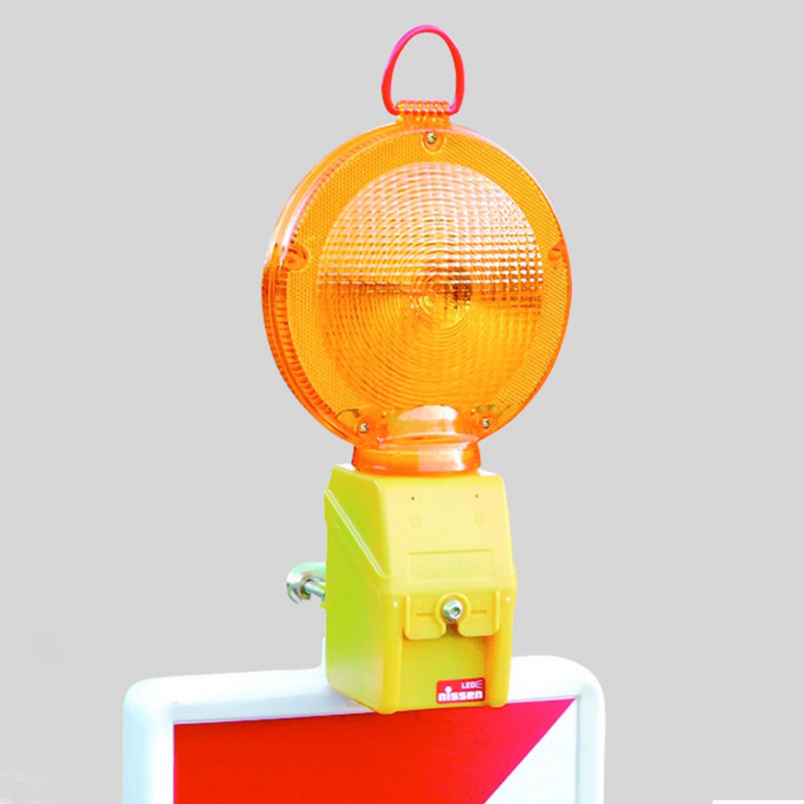 hochzwei_niel_teaser_07.jpg Nahaufnahme eines Warnschildes