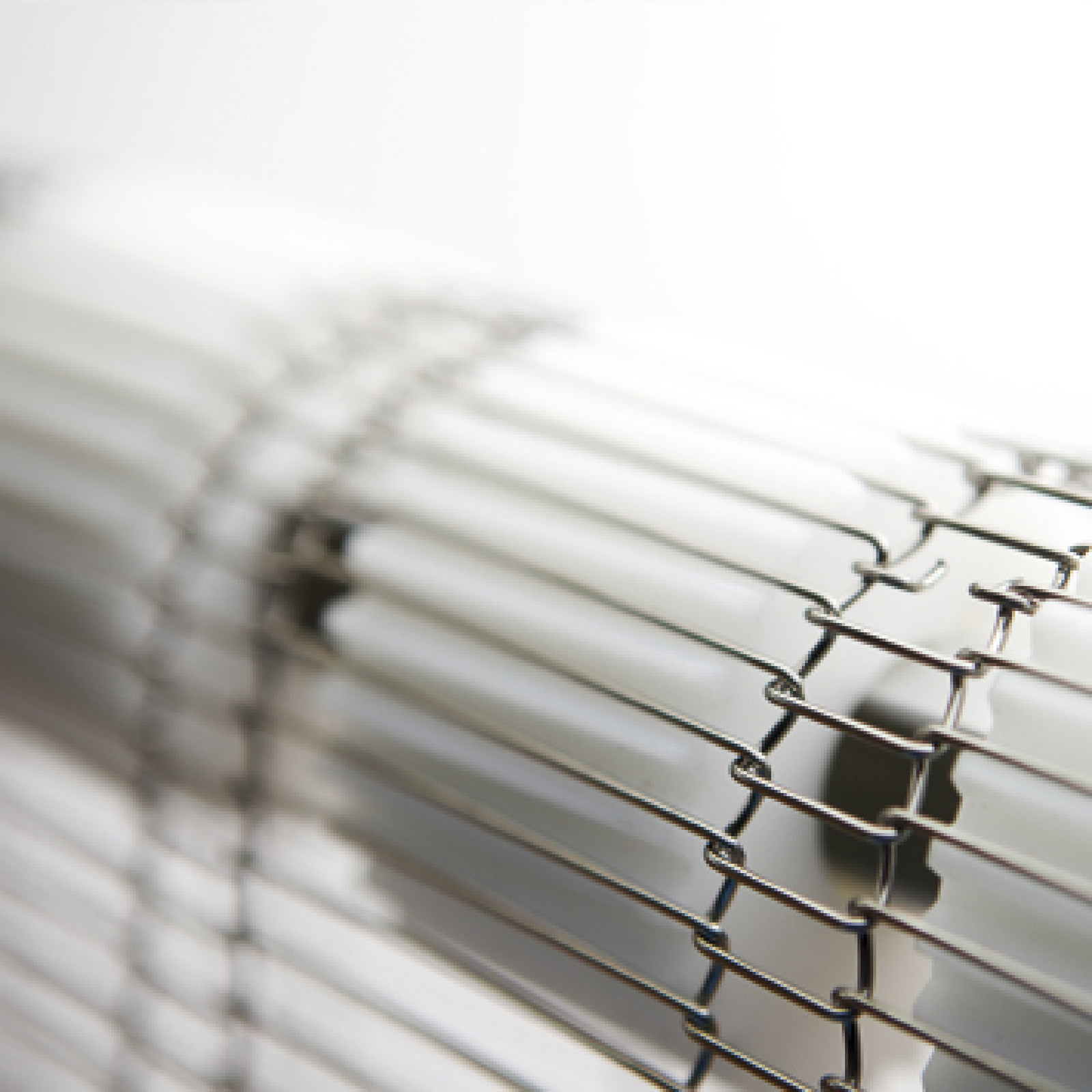 hochzwei_mrt_teaser_03.jpg Eine Nahaufnahme von einem metallischen Fließband