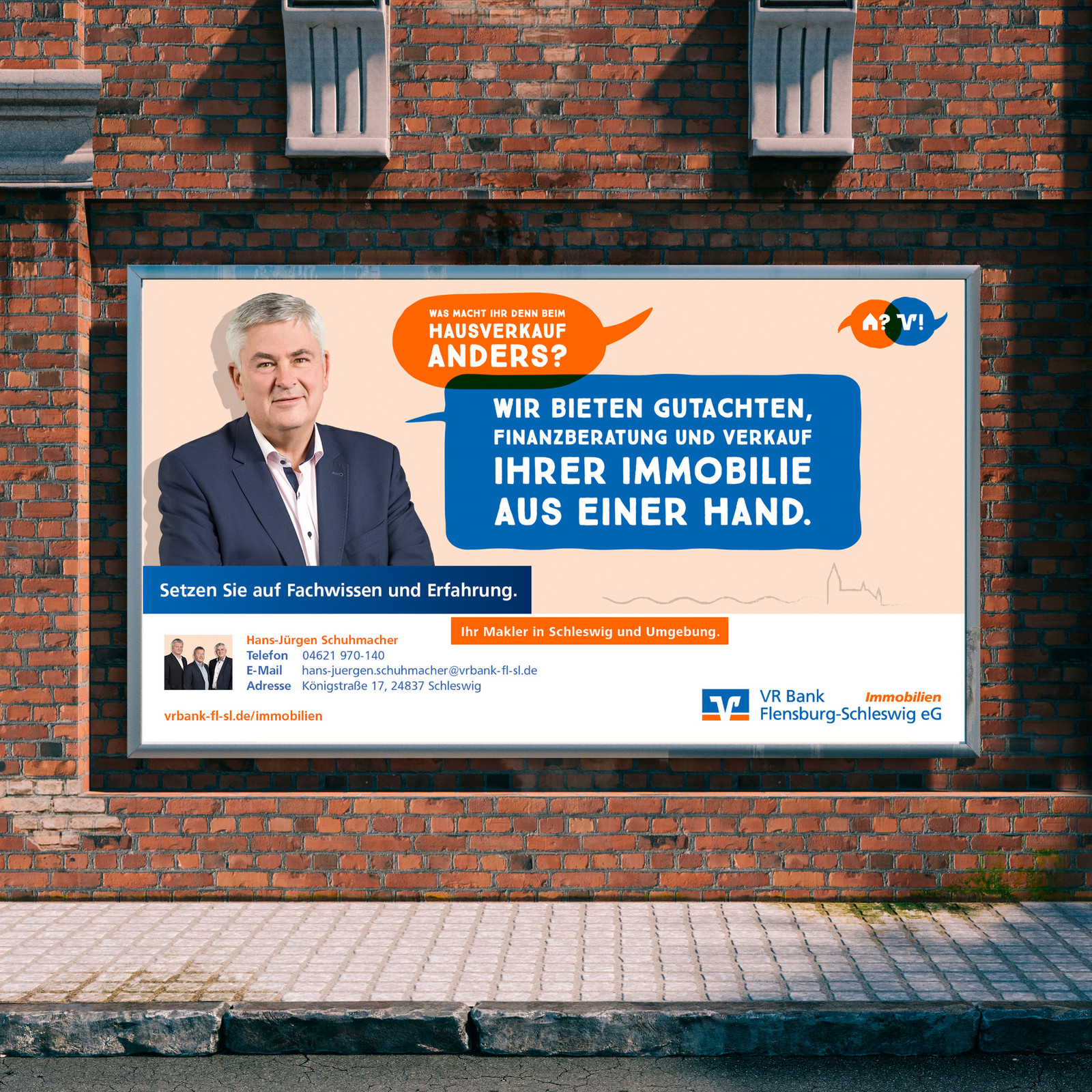 hochzwei_vrbank_teaser_10.jpg Werbung der VR Bank auf einer Werbetafel