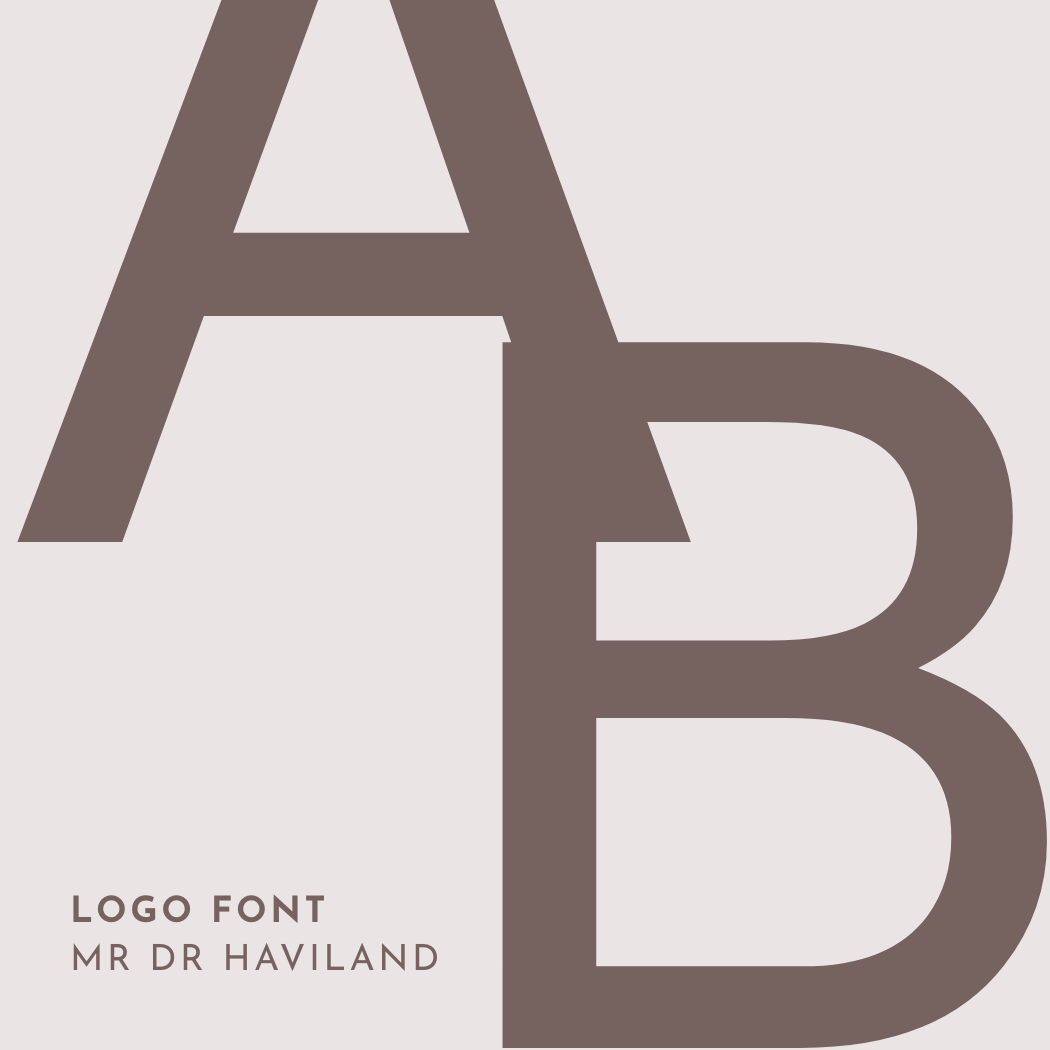 hochzwei_monapaulsen_teaser_02.png Zwei große Buchstaben in brauner Farbe