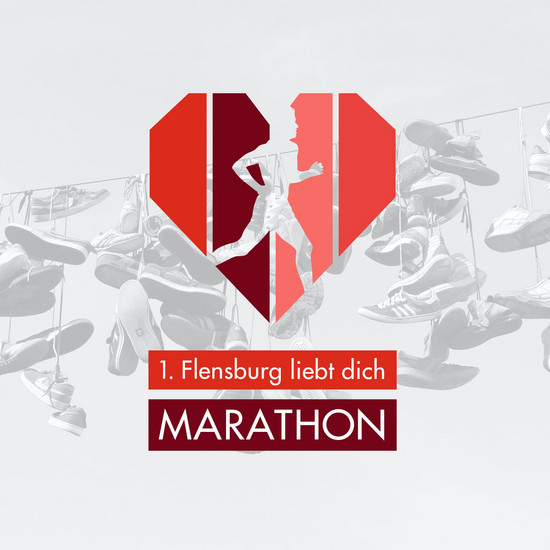Startschuss! "1. Flensburg liebt dich Marathon"-Logo mit rotem Herz und Läufer