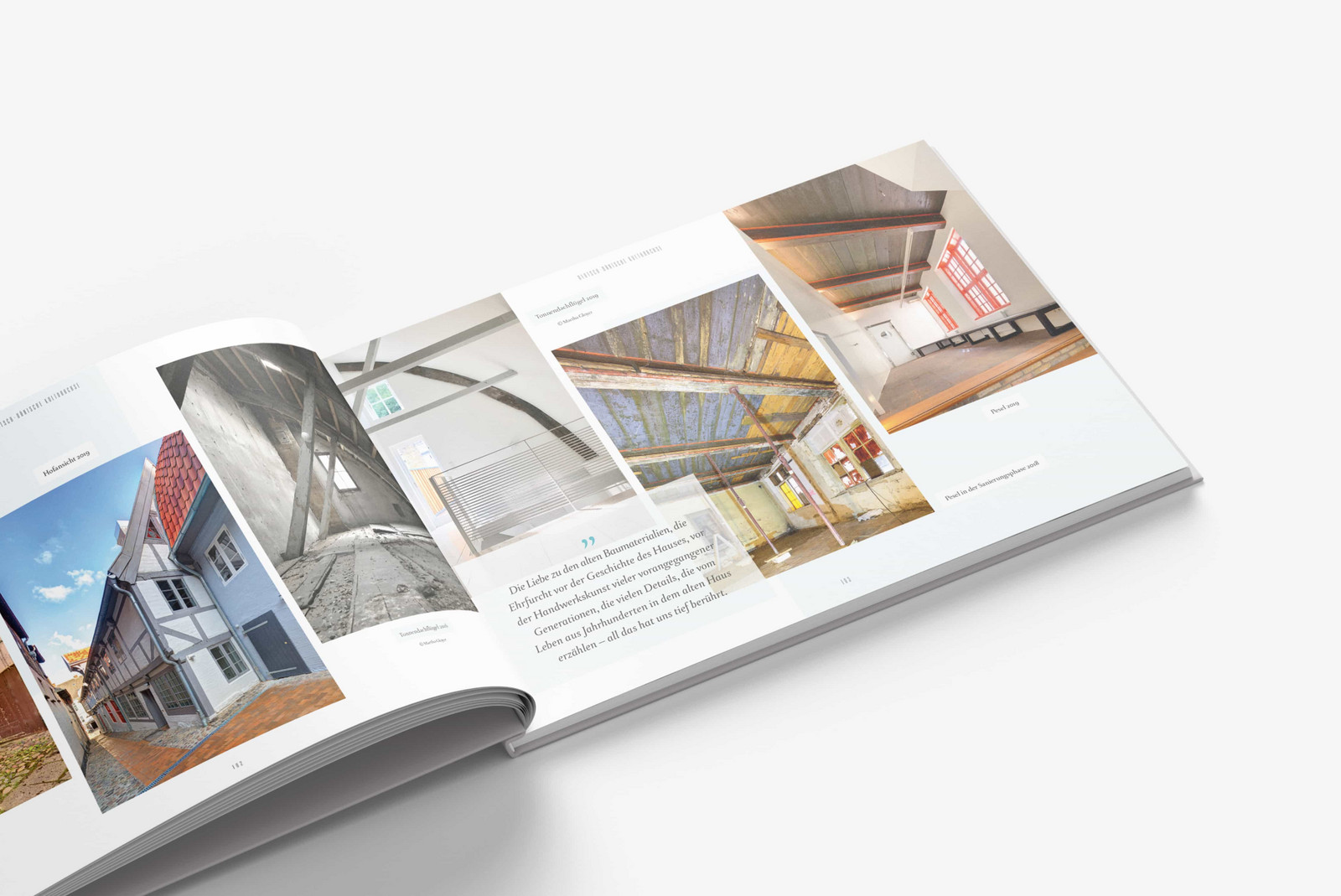 hochzwei_ihr_teaser_gross_01.jpg Ein aufgeklappter Katalog mit vorher nachher Bildern eines Hauses