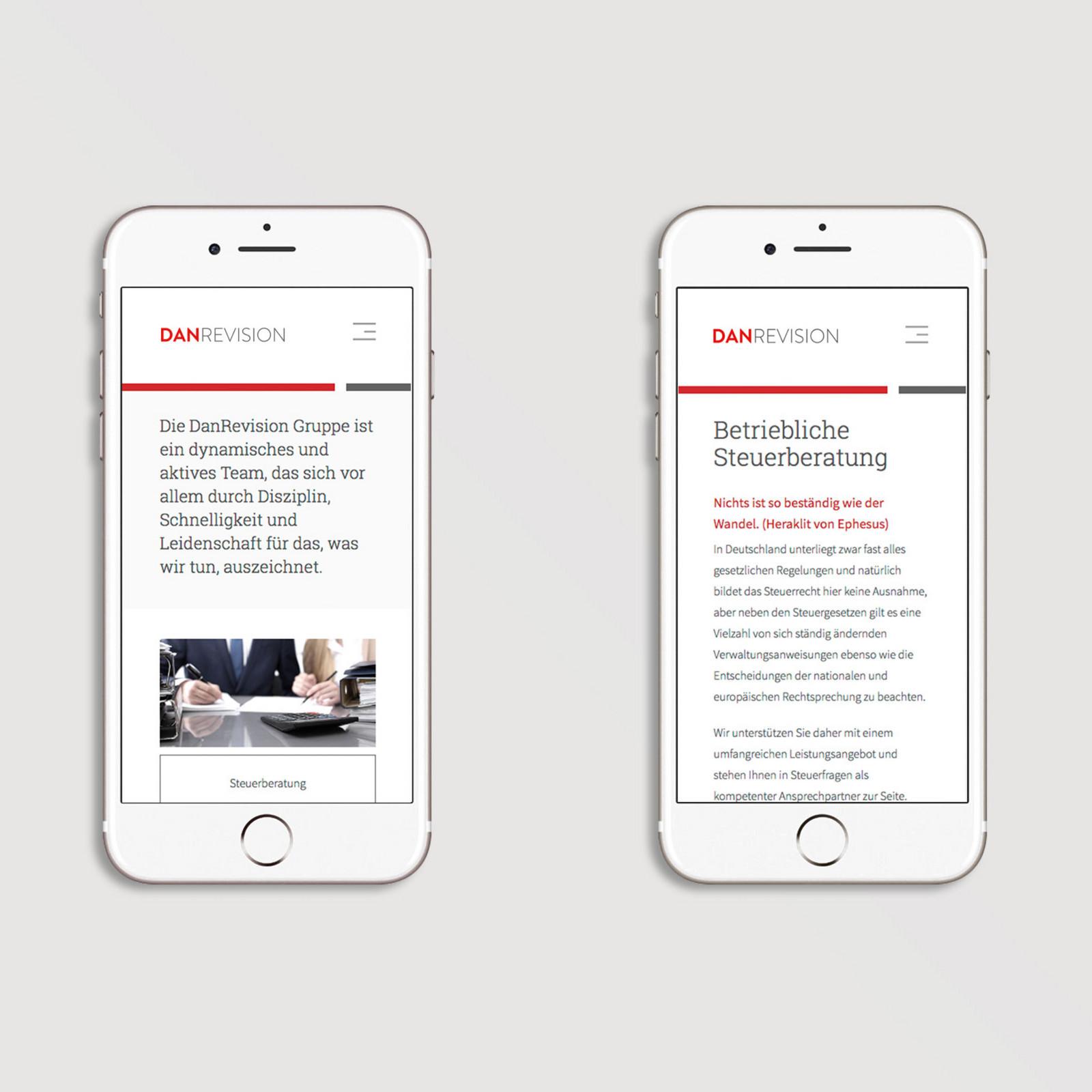 hochzwei_dare_teaser_05.jpg Zwei weiße Smartphones zeigen weiß-rote Website von DanRevision vor weißem Hintergrund