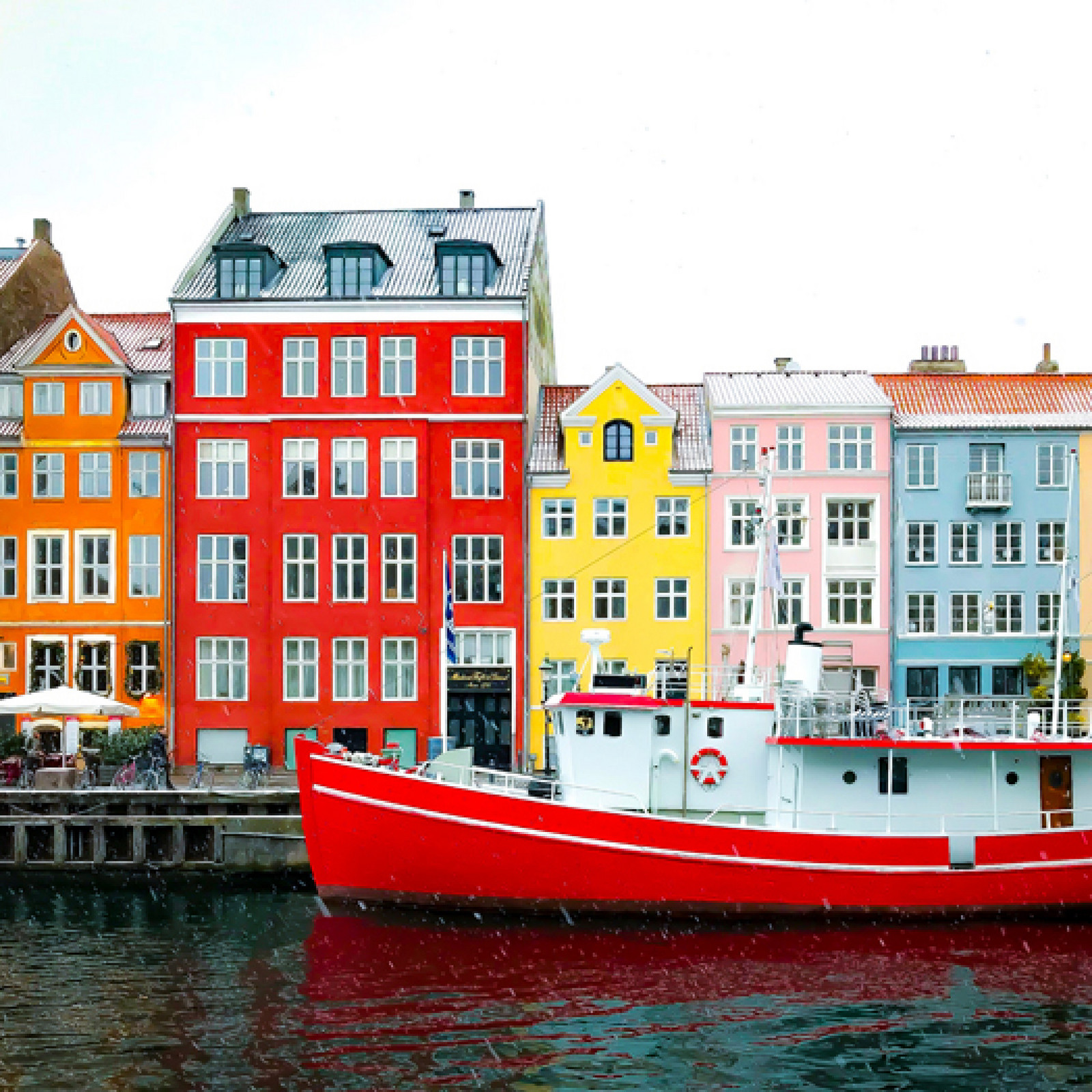 hochzwei_vide_teaser_02.jpg Hafen mit bunten Häusern