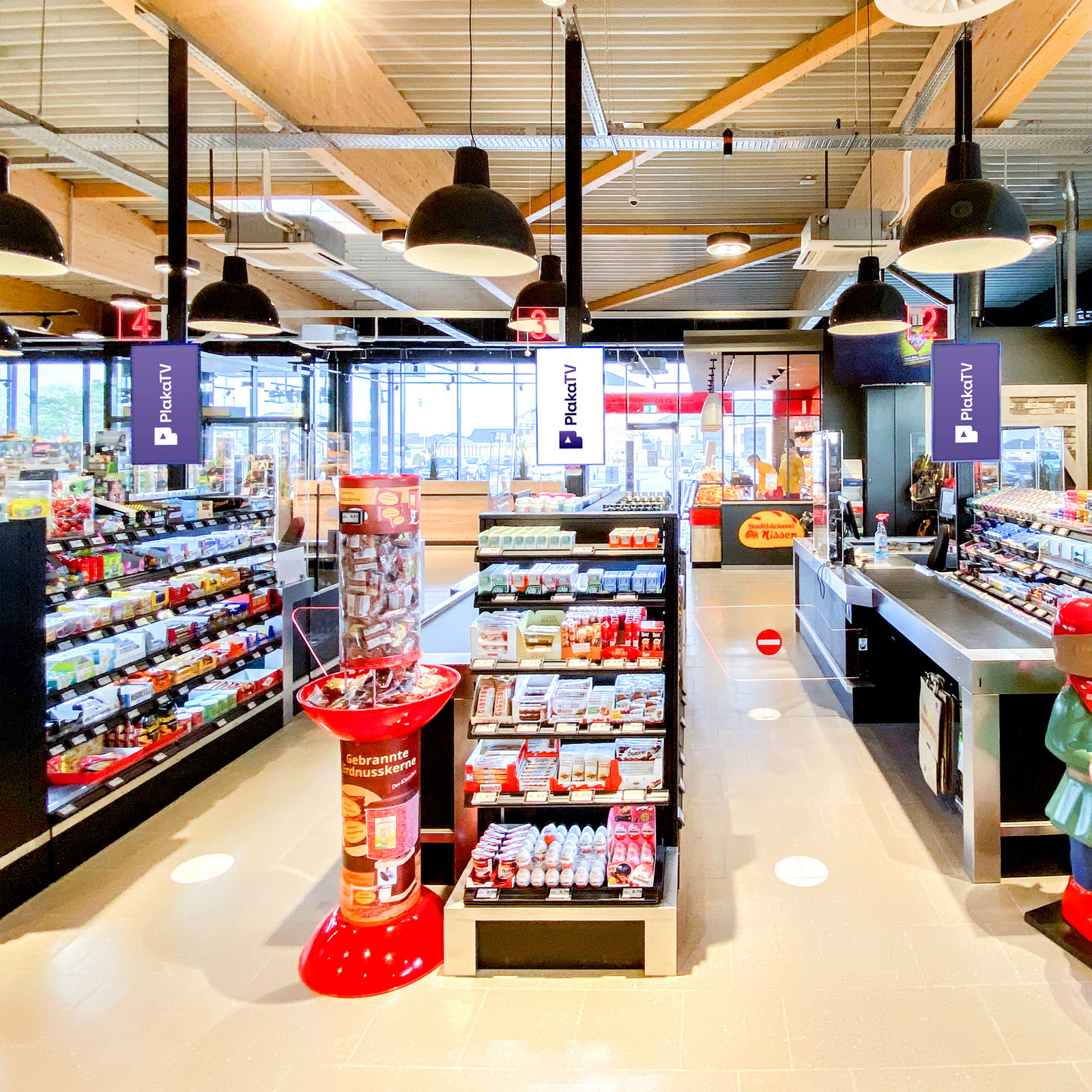 Zwei Supermarktkassen mit Lebensmittel