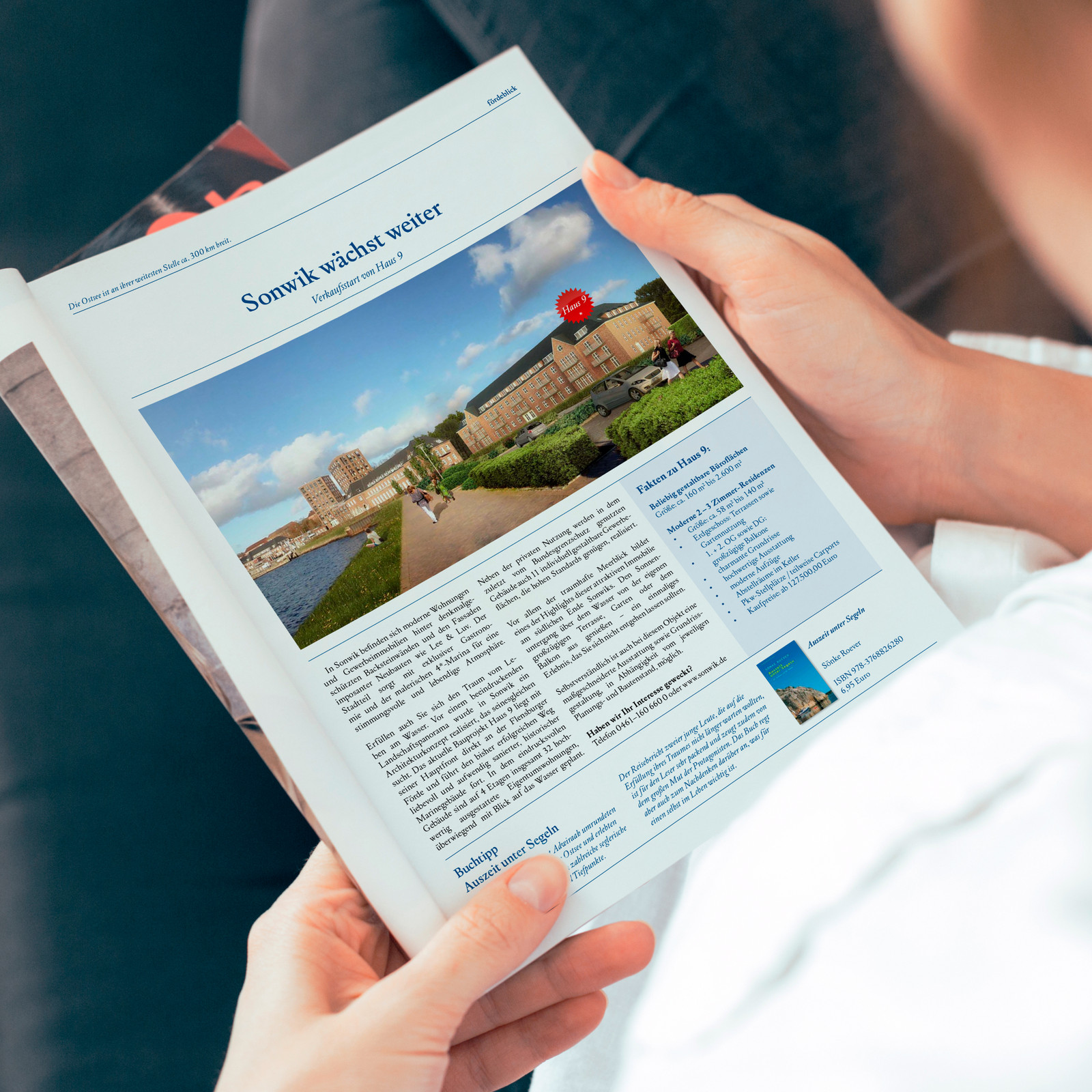hochzwei_sonwik_teaser_03.jpg Person liest das Magazin Fördeblick