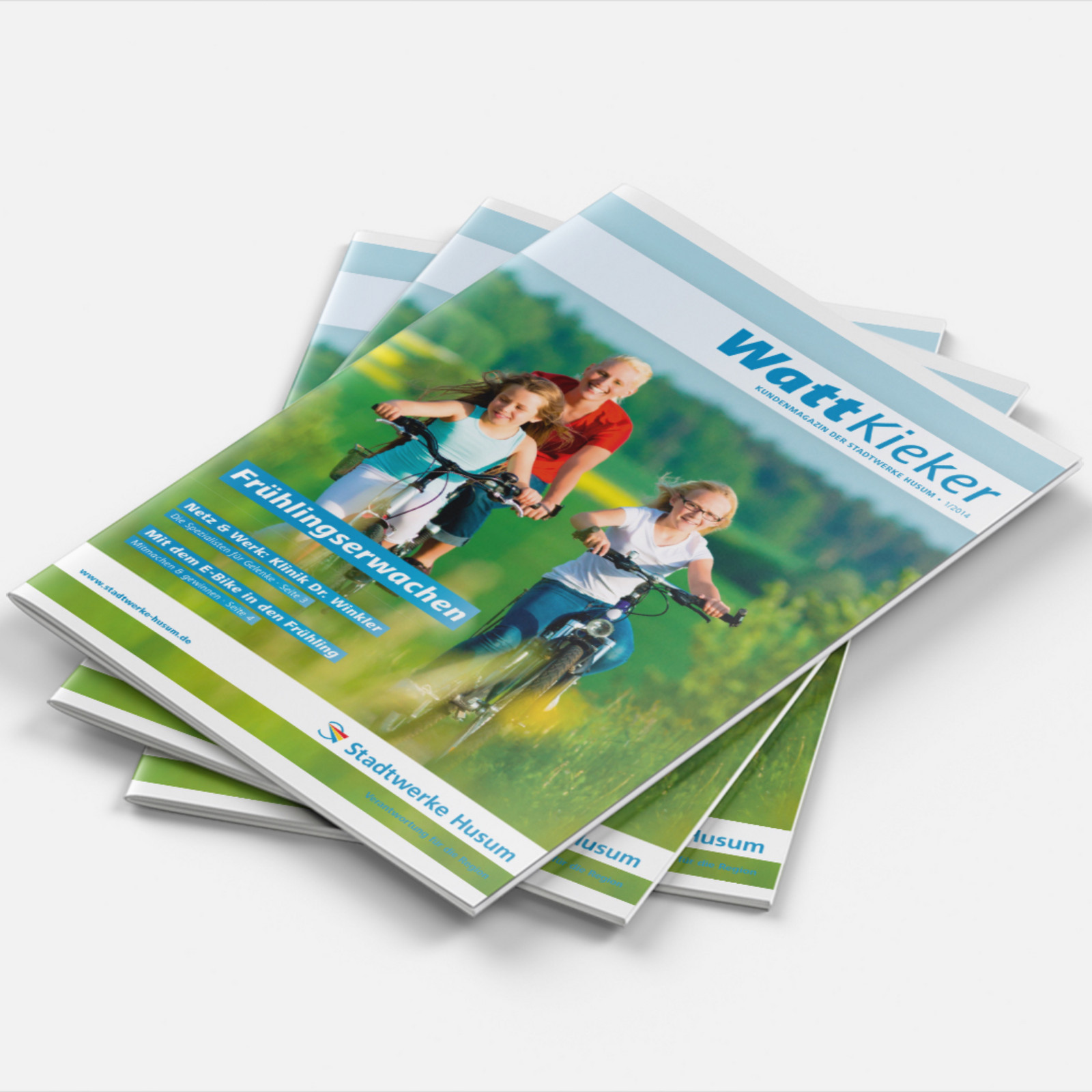 Ein Stapel mit Katalogen der Stadtwerke Husum