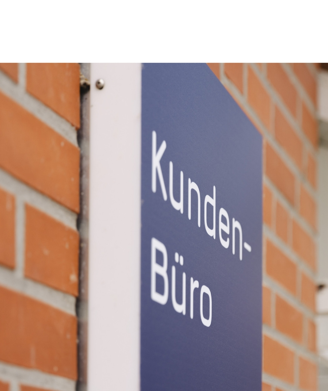 hochzwei_gwsk_teaser_06.jpg Schild des Kundenbüros von GWS