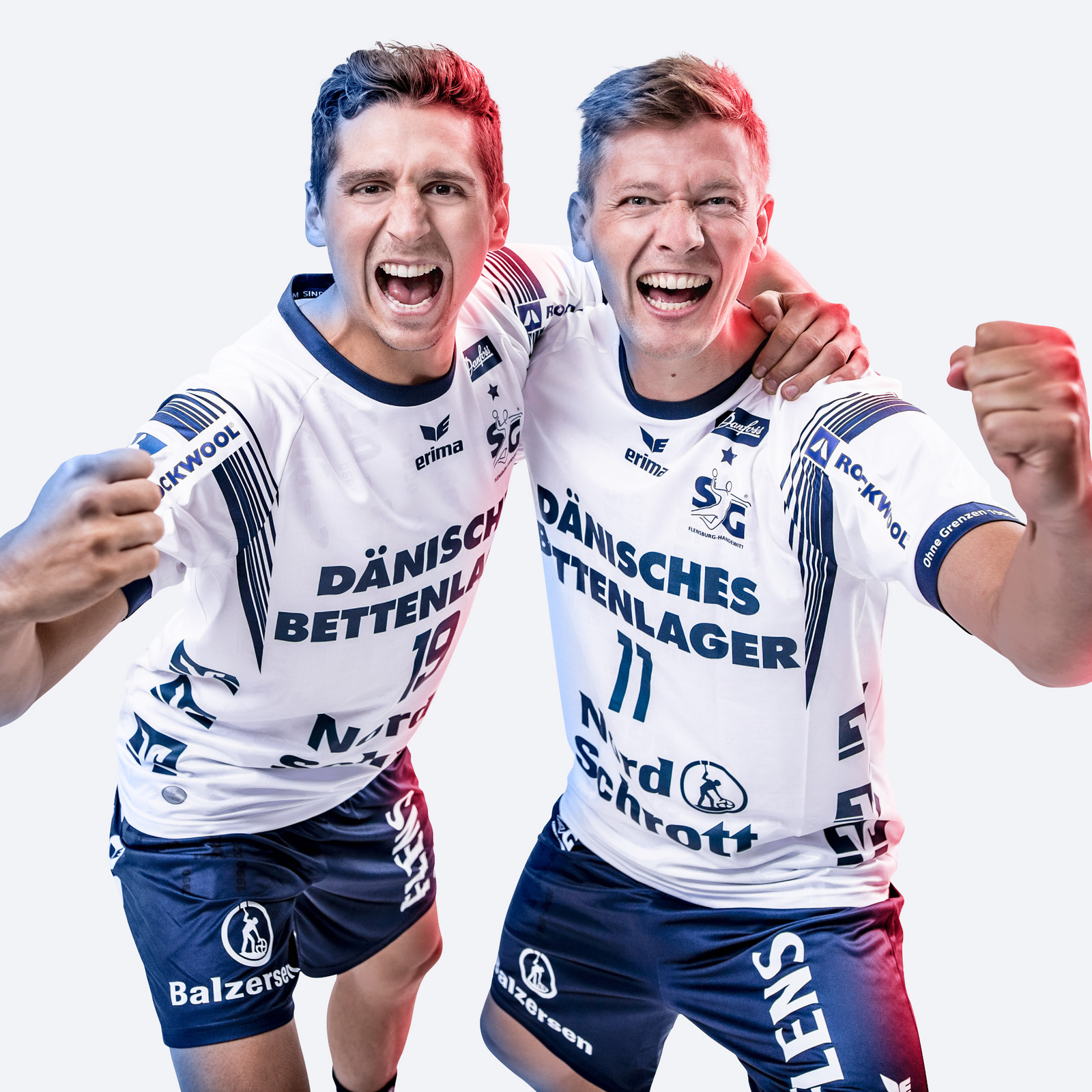 hochzwei_sg_teaser_03.jpg Zwei SG Spieler jubeln in die Kamera