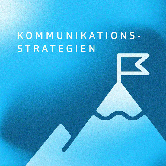 Umriss eines Berges mit einer Gipfelfahne und der Überschrift Kommunikationsstrategien
