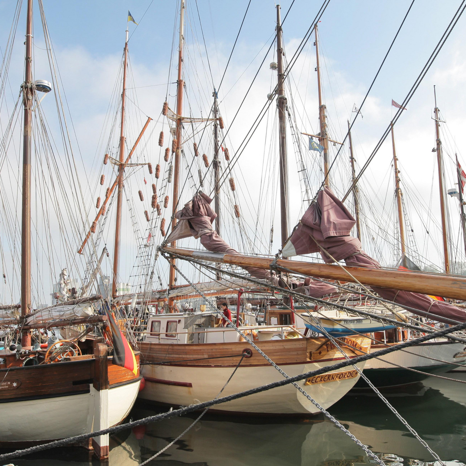 hochzwei_taff_teaser_10.jpg Viele Schiffe am Bootshafen