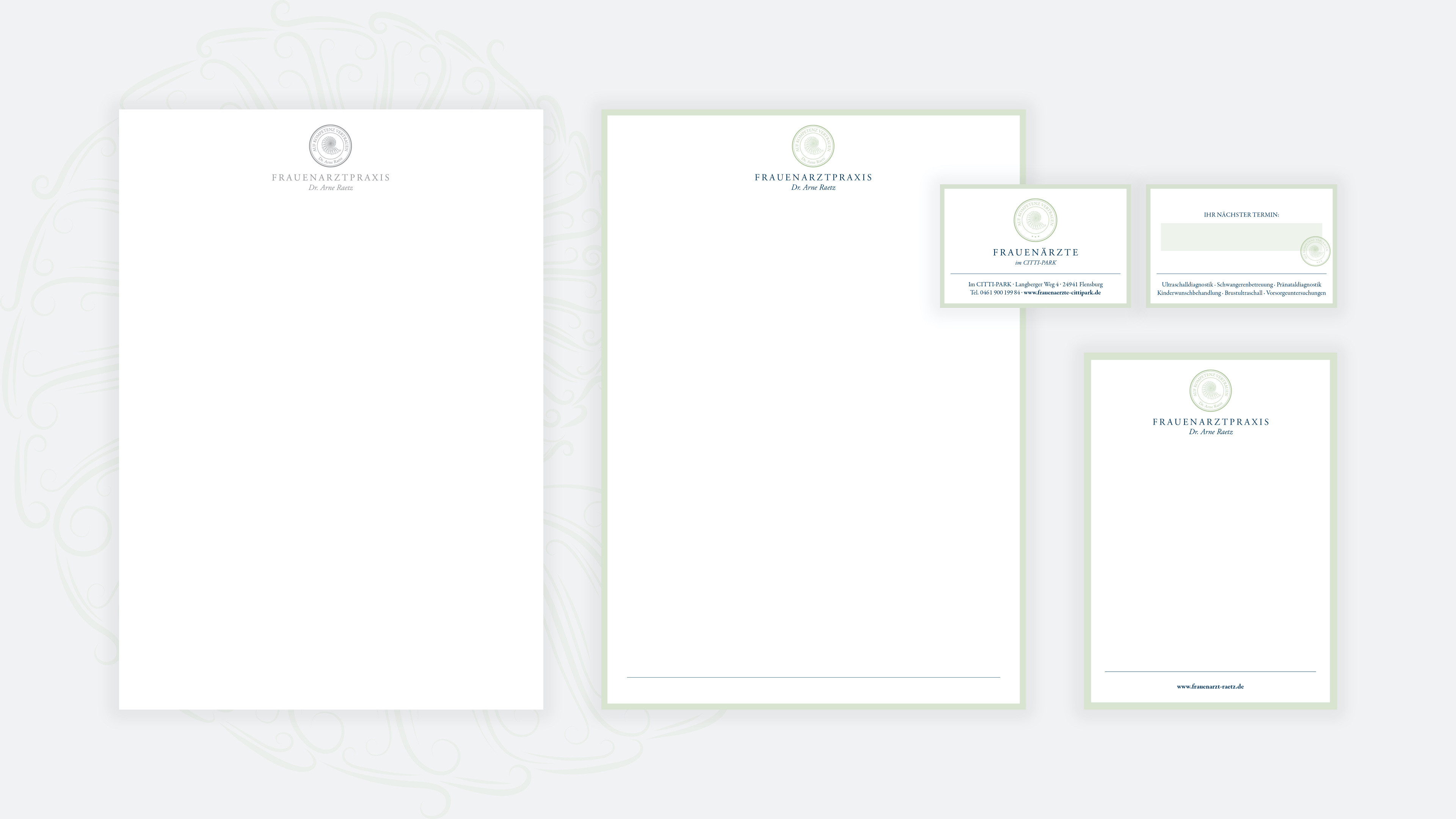 Briefpapier und Terminkarte mit Logo der Frauenarztpraxis Dr. Arne Raetz