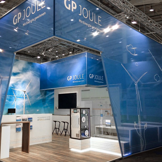 Beim Fachpublikum auffallen: Messestände von HOCHZWEI