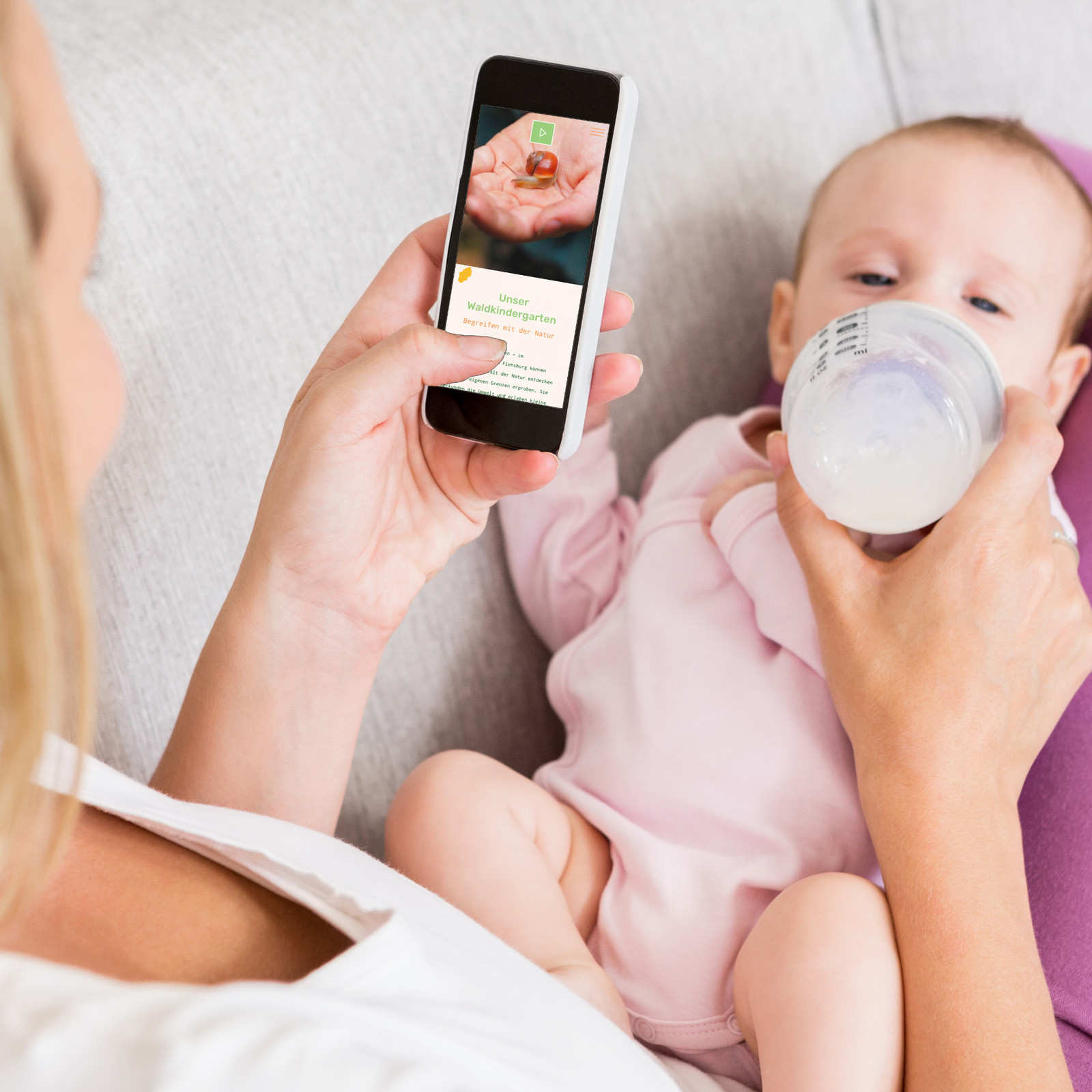 hochzwei_walki_teaser_06.jpg Frau gibt ihrem Baby die Flasche