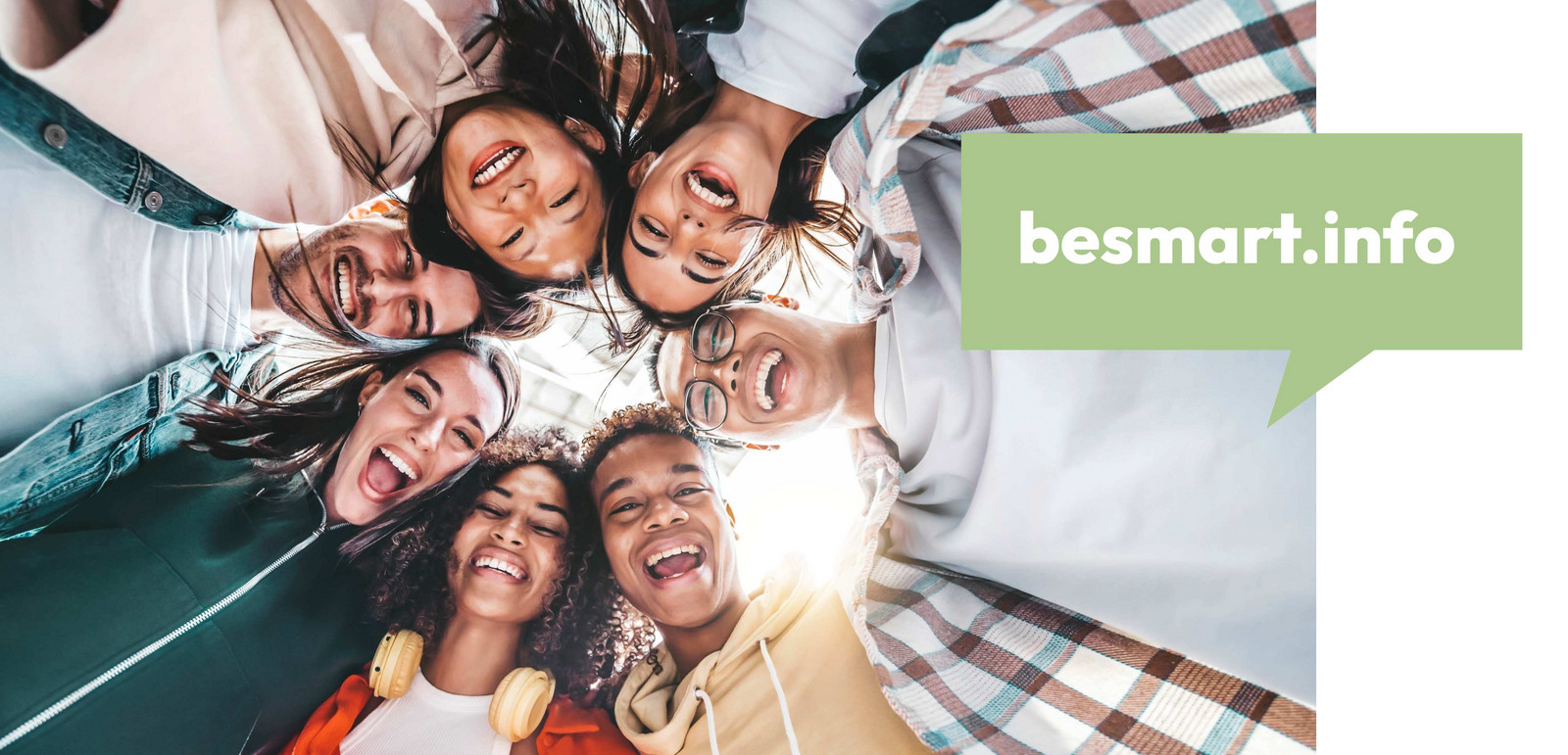 h2_iftn_besmart_teaser_08.jpg Sieben Jugendliche stehen im Kreis.