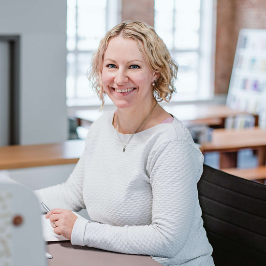 Agentur- trifft Familienleben HOCHZWEI Mitarbeiterin Rebecca