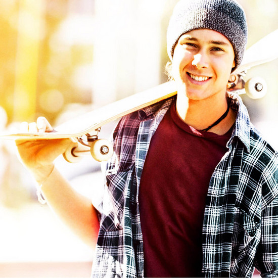 Be Smart – Don't Start Mann mit Skateboard